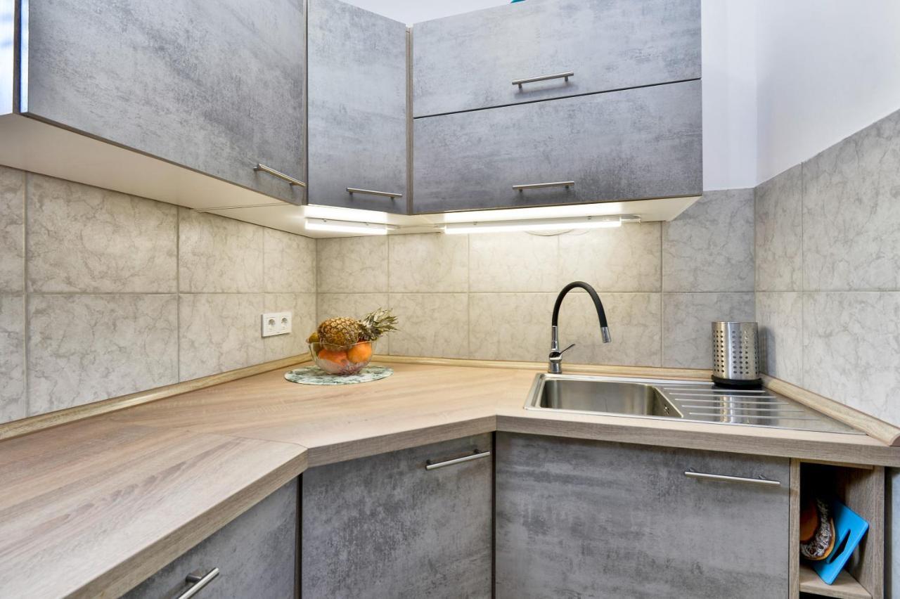 הוילה Sveti Ivan Zelina Jungle House With Private Pool And Hot Tub מראה חיצוני תמונה